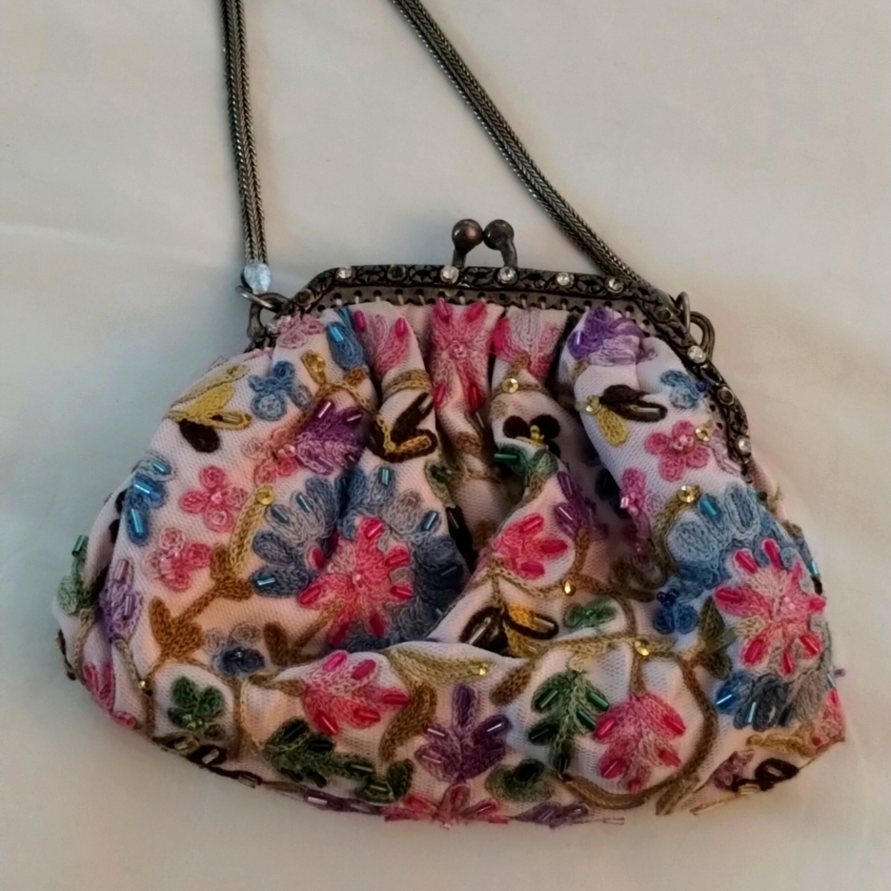 Adorable beaded and crocheted snap hand purse